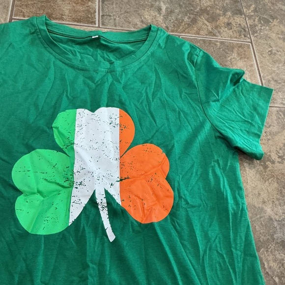 🔥Get 4 items-$30🔥 Green T-Shirt with Irish Flag Shamrock - Picture 3 of 3